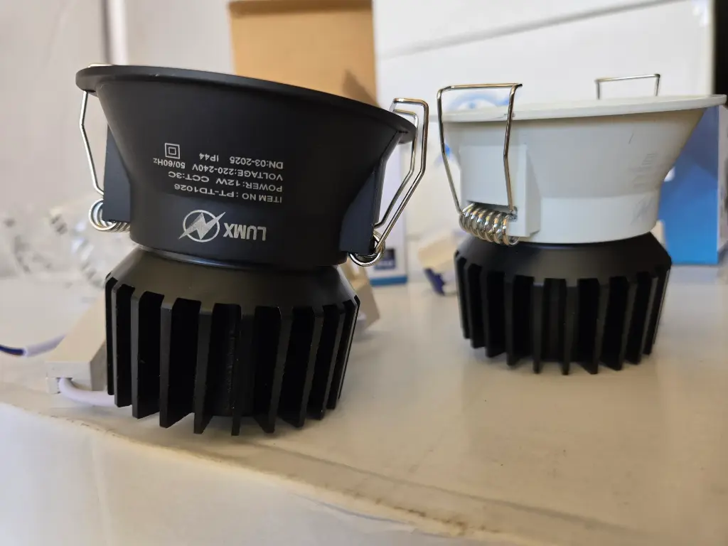 [210262] # سبوت TD1026B 12W CCT LUMX اسود